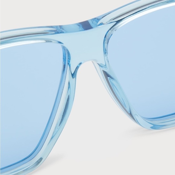 Ferragamo
Monochrome Rectangle Plastic Sunglasses

0317 - Picture 5 of 5